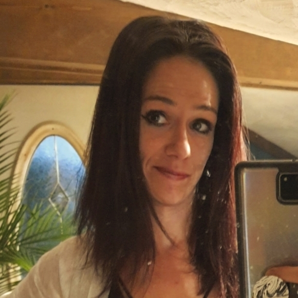 Meet your Posher, Kayla - Picture 4 of 7